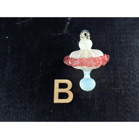 CHOOSE Vintage Murano Glass pink and white chandelier ornament - Picture 4 of 10